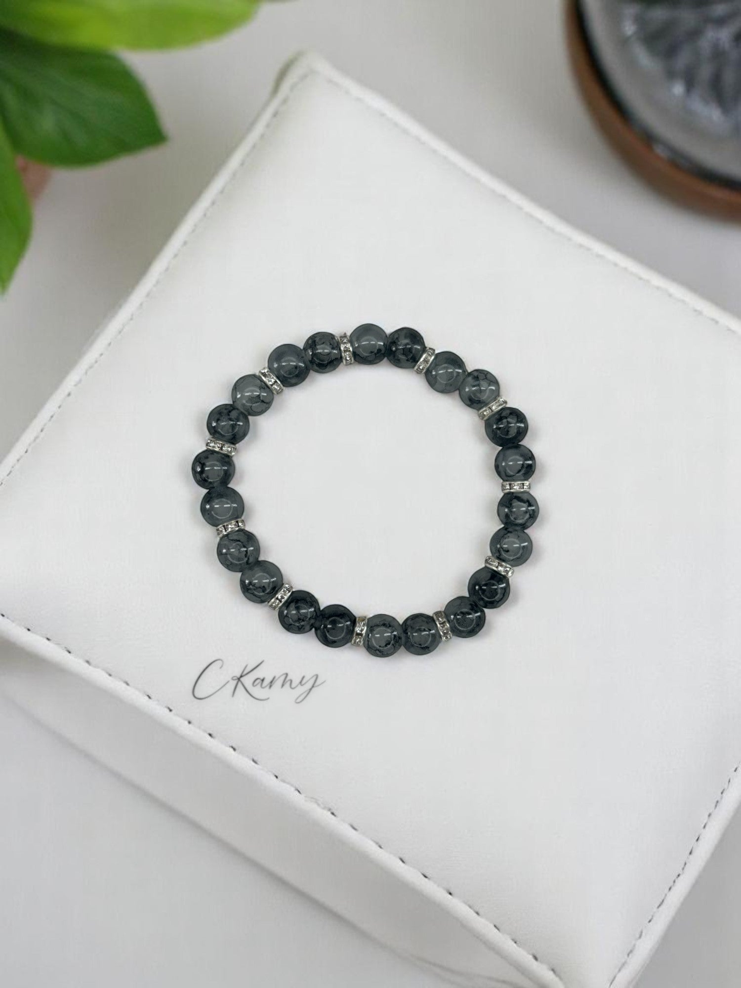 Bracelet femme perles de verre intercalaire argent strassé gris foncé