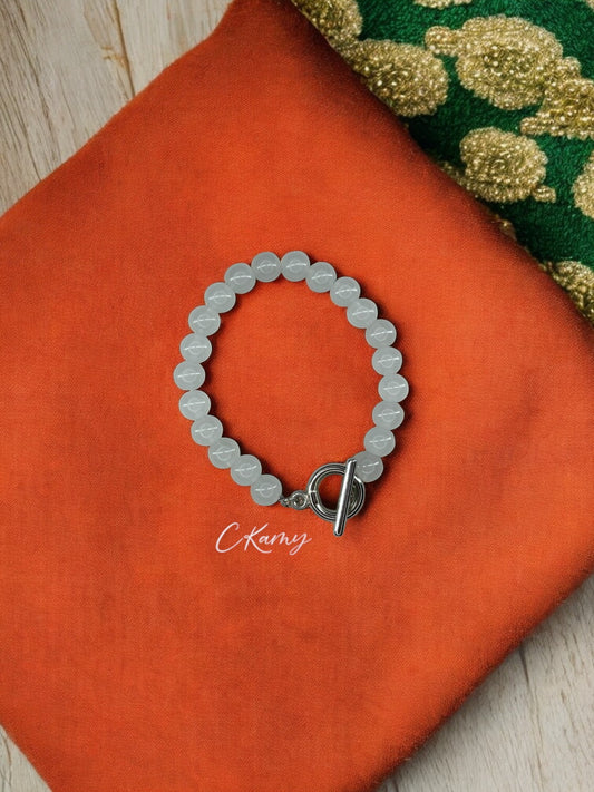 Bracelet femme perles de verre toggle blanc
