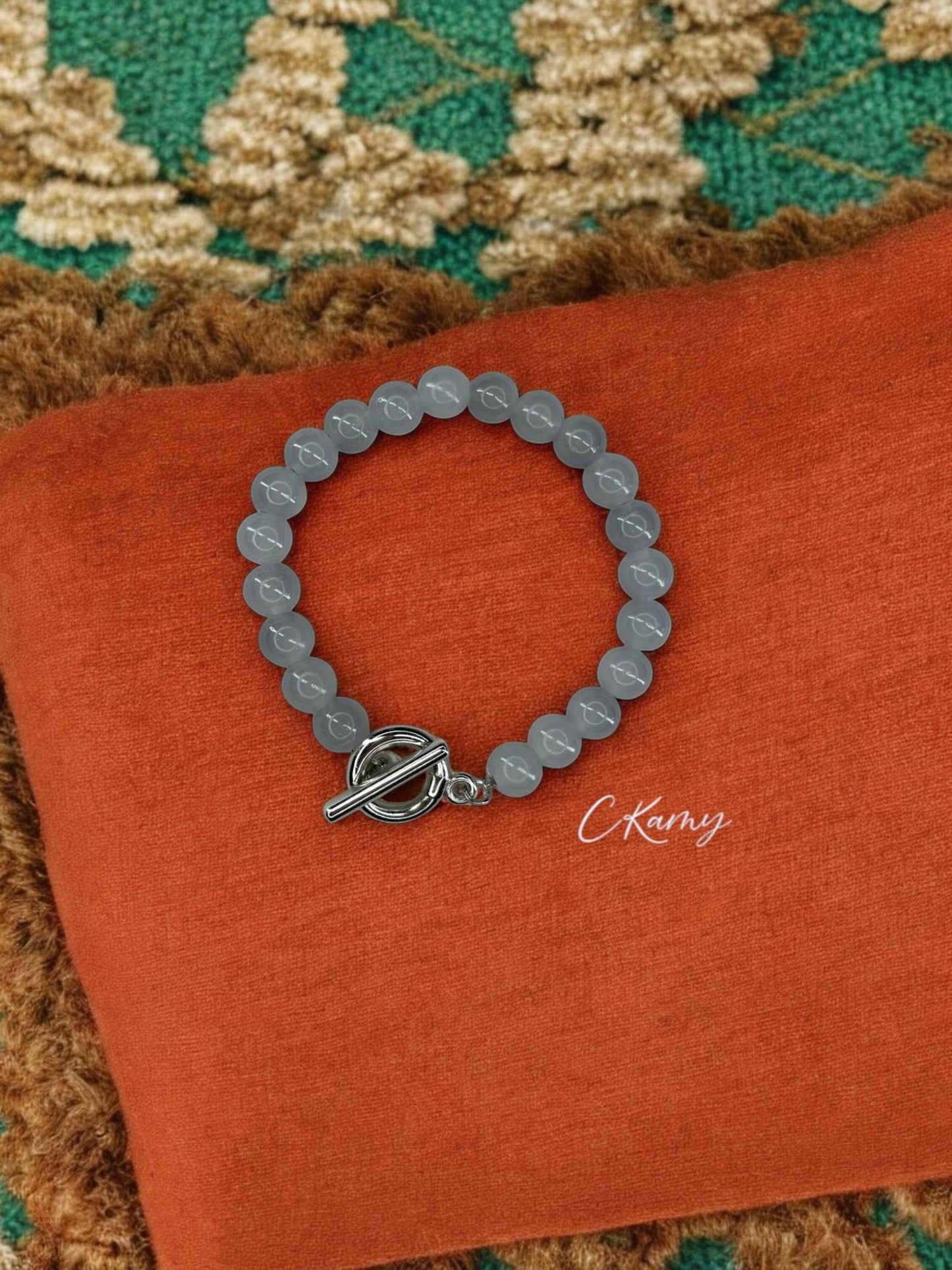 Bracelet femme perles de verre toggle gris