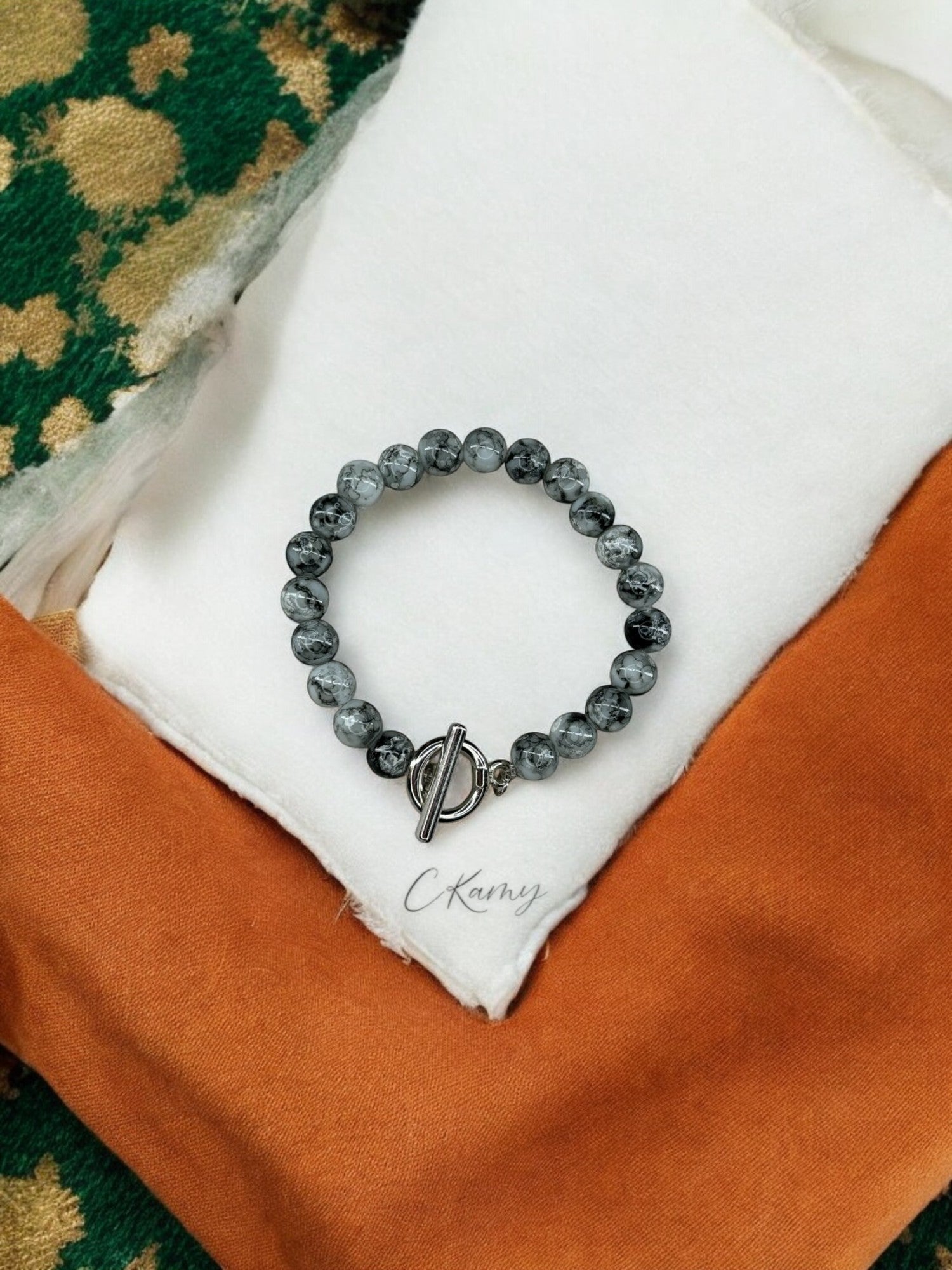 Bracelet femme perles de verre toggle gris clair