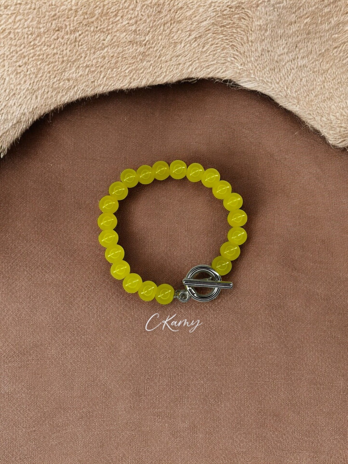 Bracelet femme perles de verre toggle jaune
