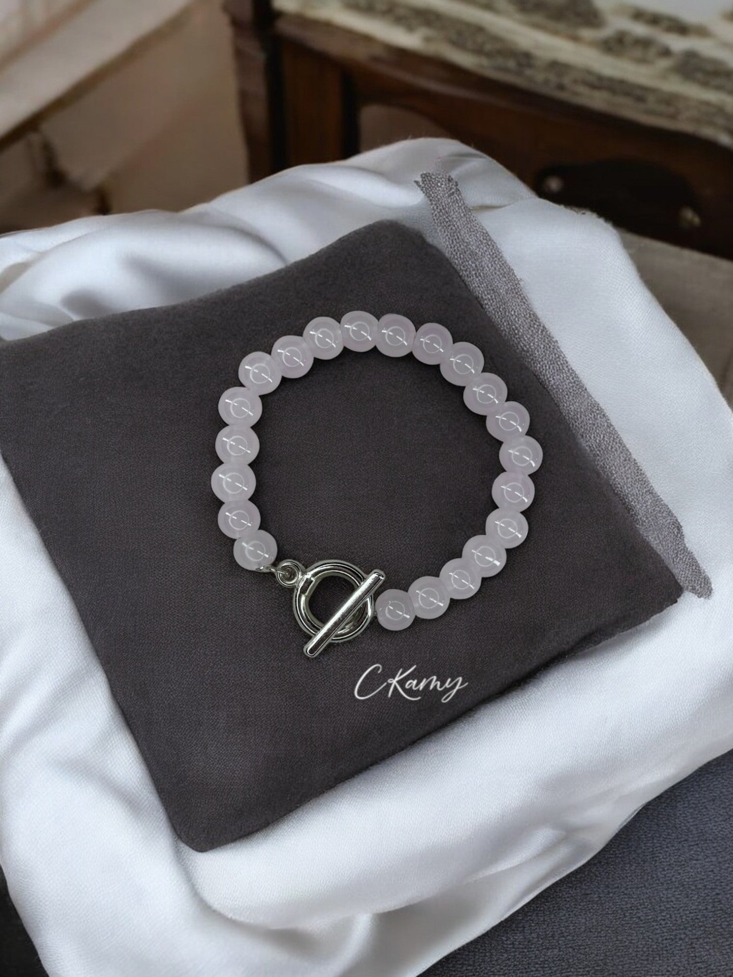 Bracelet femme perles de verre toggle violet clair