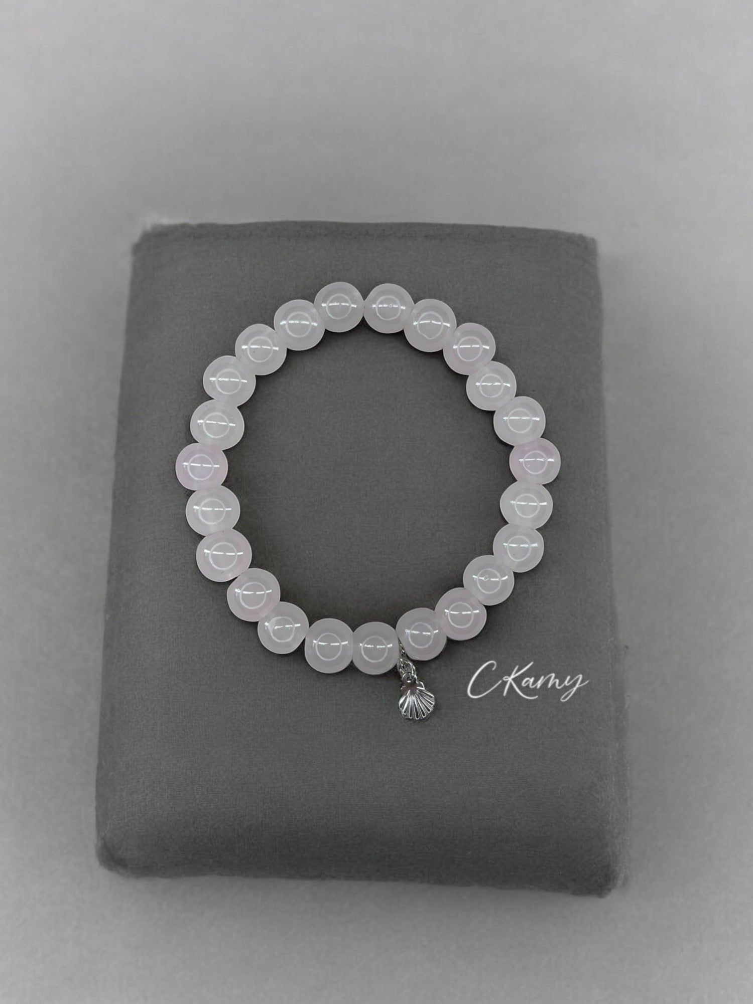 Bracelet femme perles de verres coquillage argent violet clair