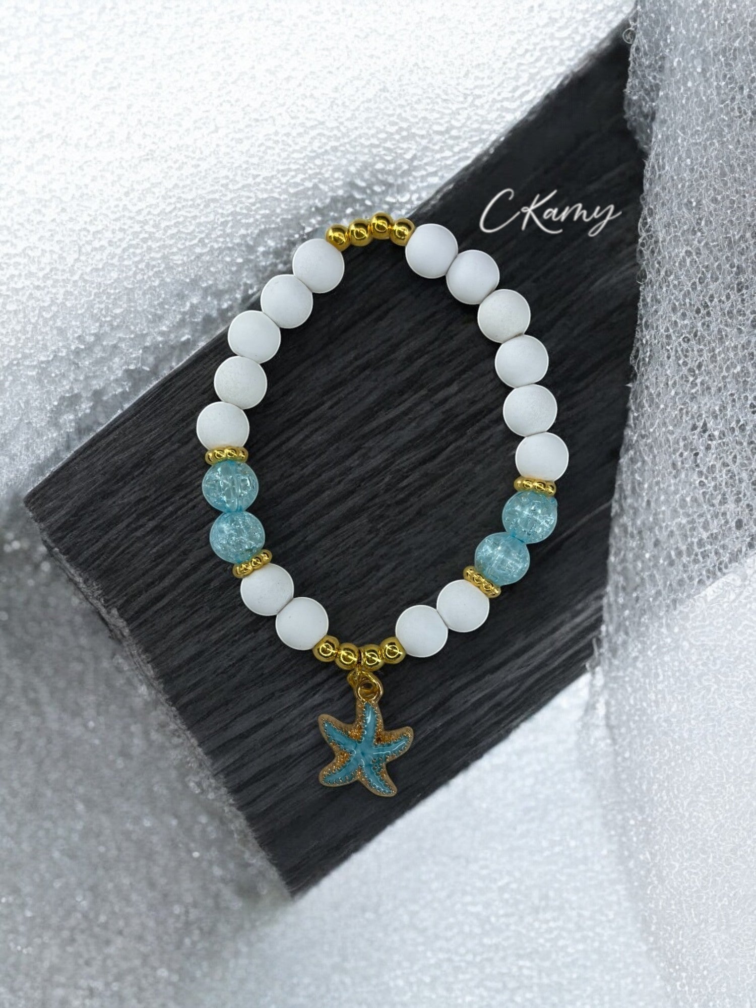 Bracelet femme perles mattes blanc étoile de mer bleu