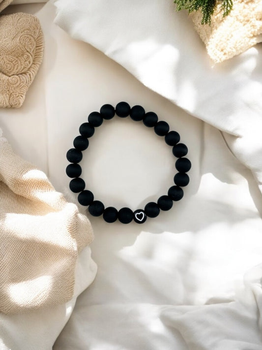 Bracelet femme perles mattes coeur noir