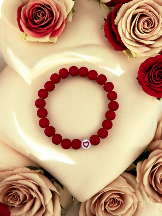 Bracelet femme perles mattes coeur rouge