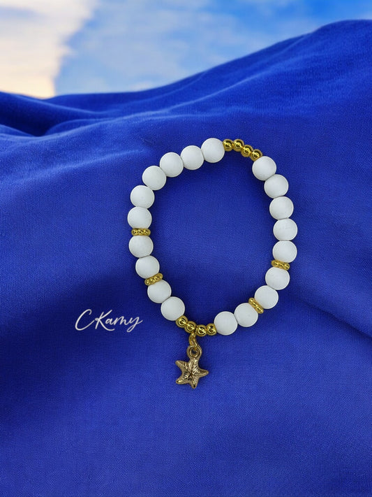 Bracelet femme perles mattes épaisse étoile de mer blanc