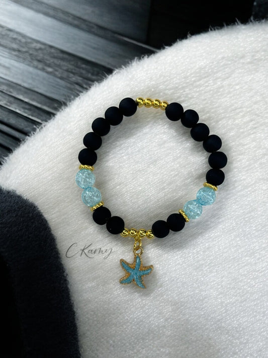 Bracelet femme perles mattes noir étoile de mer bleu