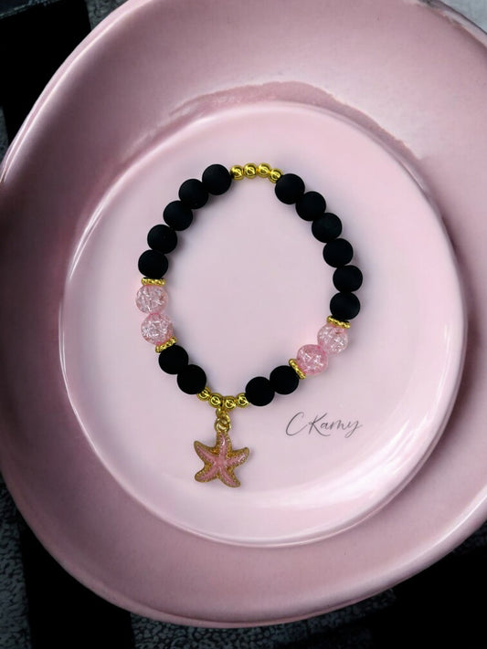 Bracelet femme perles mattes noir étoile de mer rose
