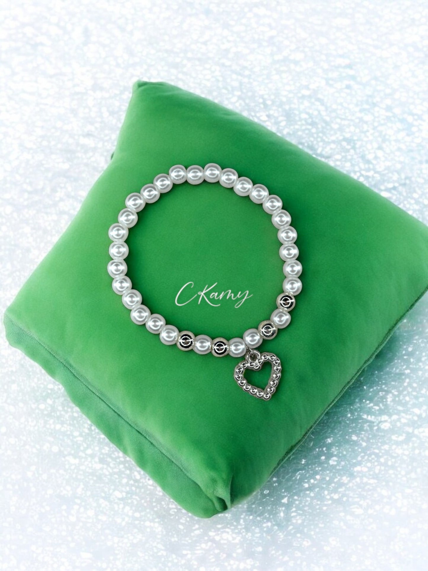 Bracelet femme perles nacrées blanc coeur perlé