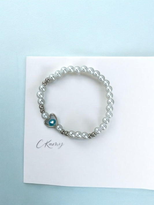 Bracelet femme perles nacrées coeur facette bleu clair