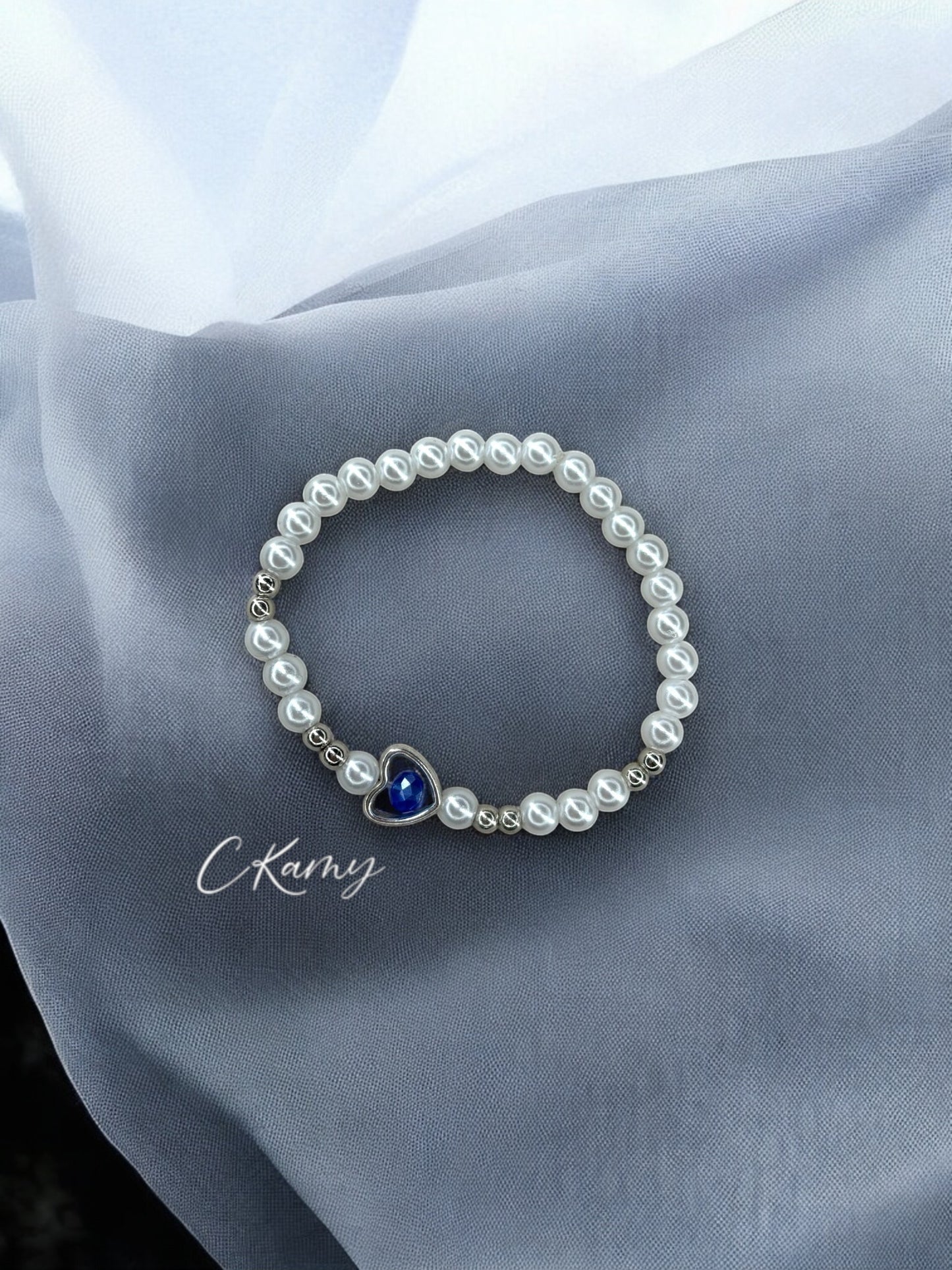 Bracelet femme perles nacrées coeur facette bleu foncé