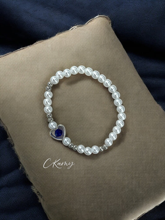 Bracelet femme perles nacrées coeur facette bleu nuit