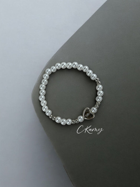 Bracelet femme perles nacrées coeur facette gris