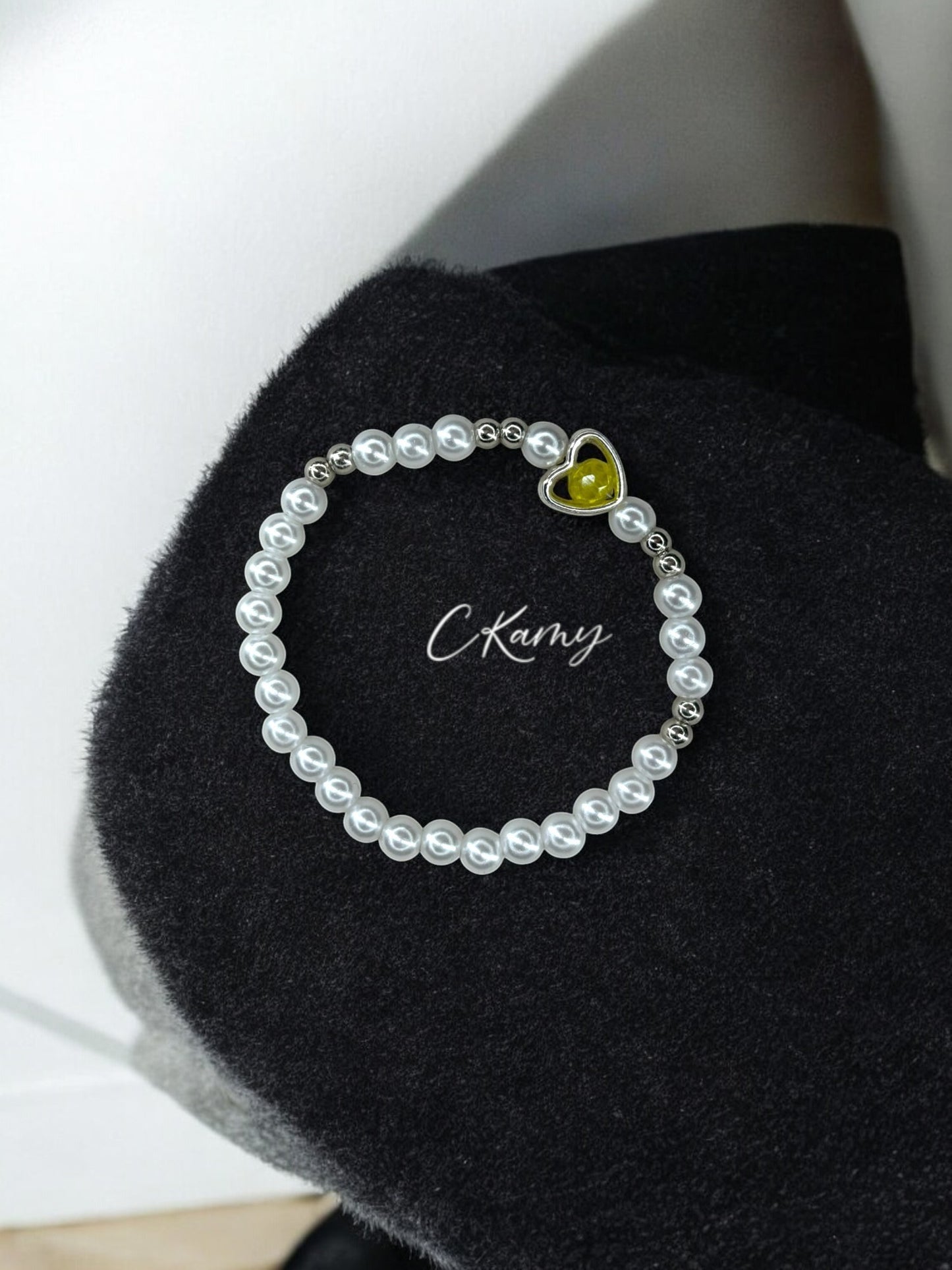 Bracelet femme perles nacrées coeur facette jaune