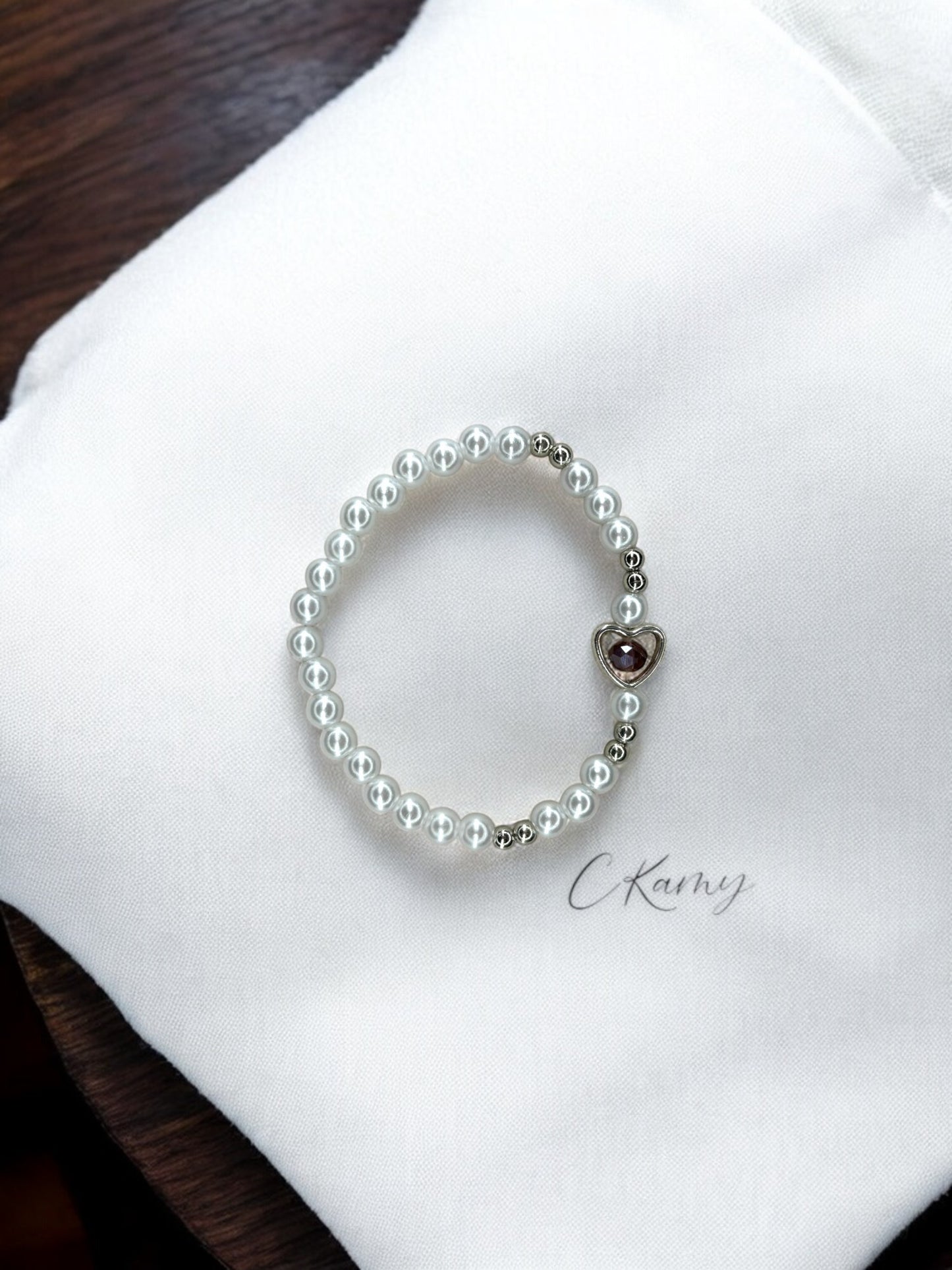Bracelet femme perles nacrées coeur facette pourpre