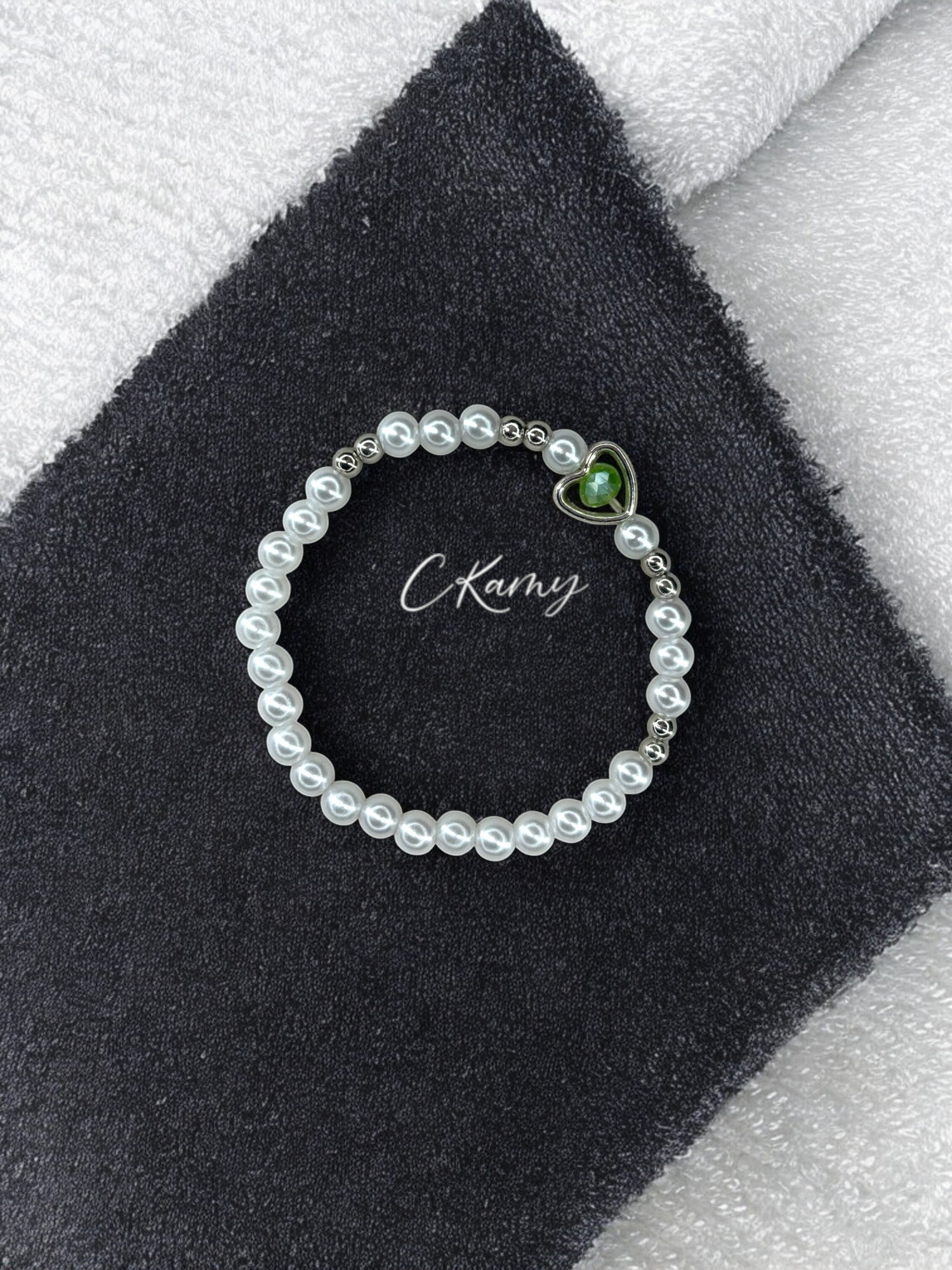 Bracelet femme perles nacrées coeur facette vert clair