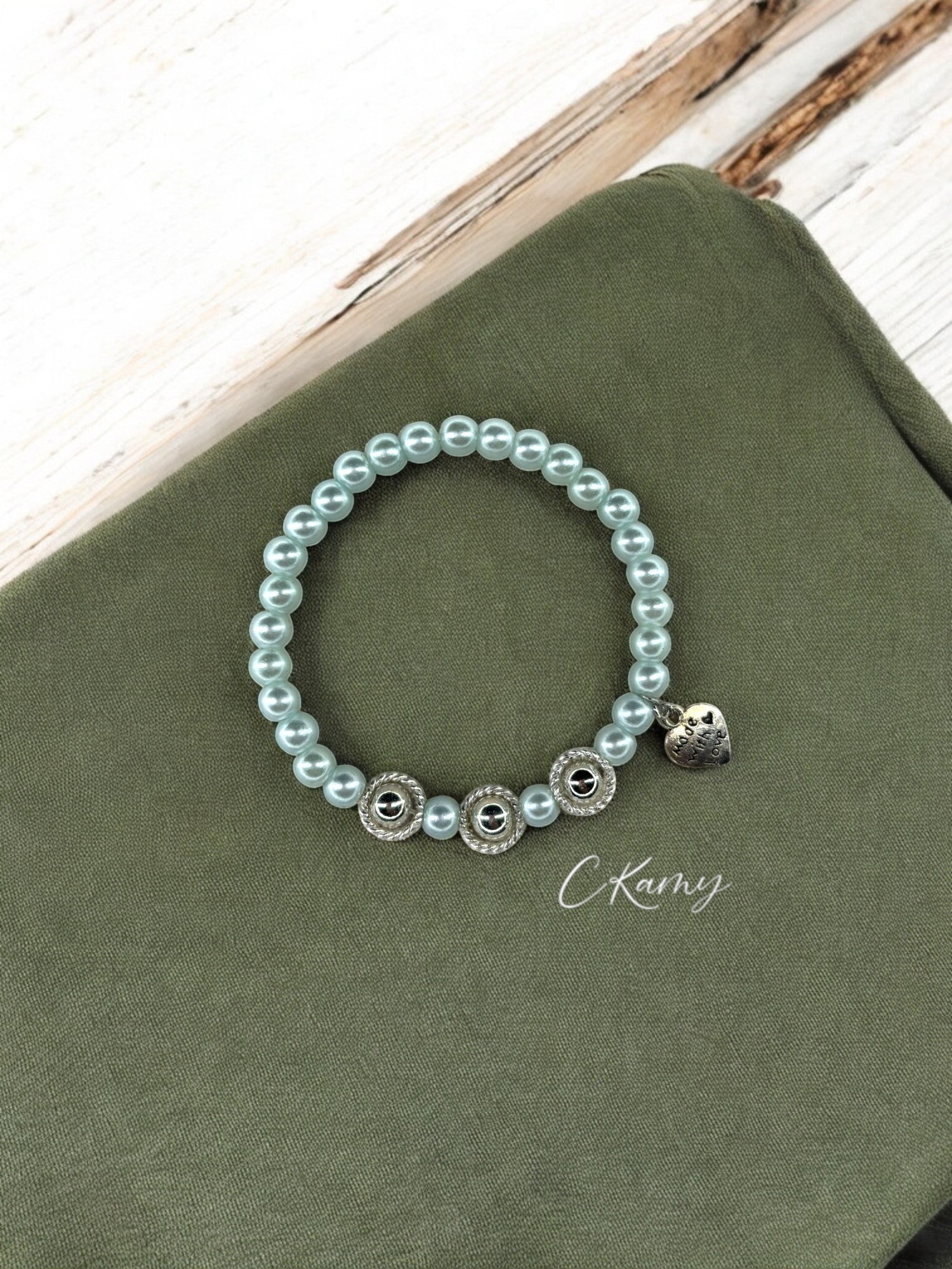 Bracelet femme perles nacrées couronne argent bleu