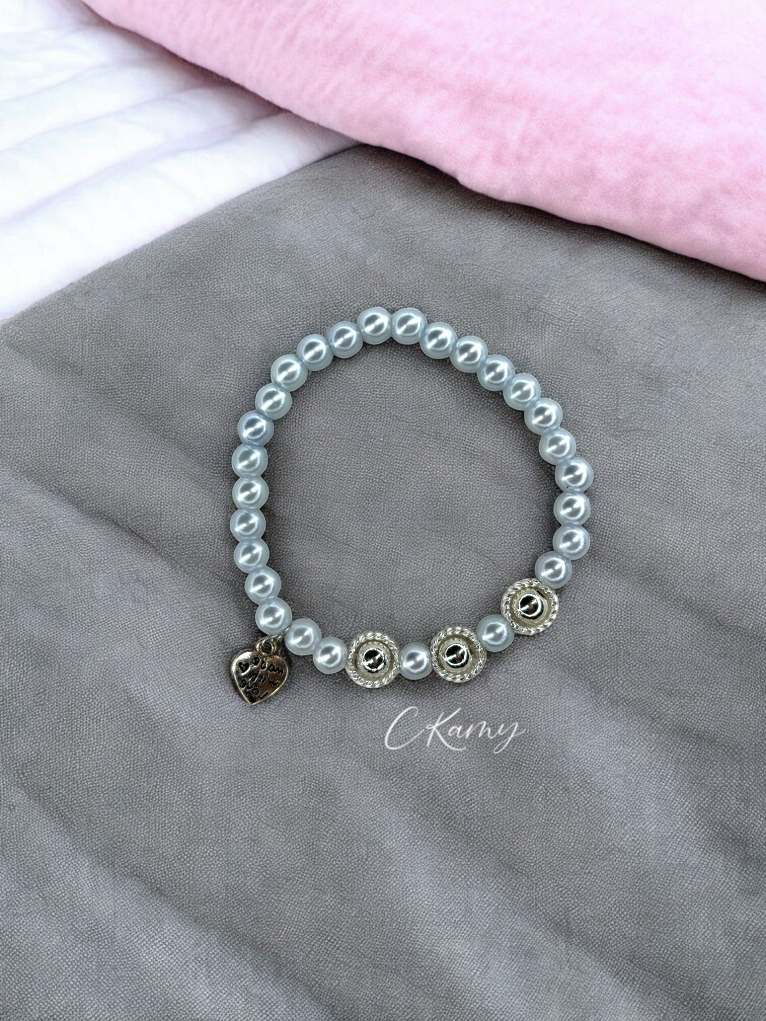 Bracelet femme perles nacrées couronne argent bleu violet