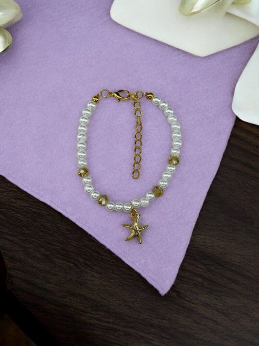 Bracelet femme perles nacrées dorées étoile de mer