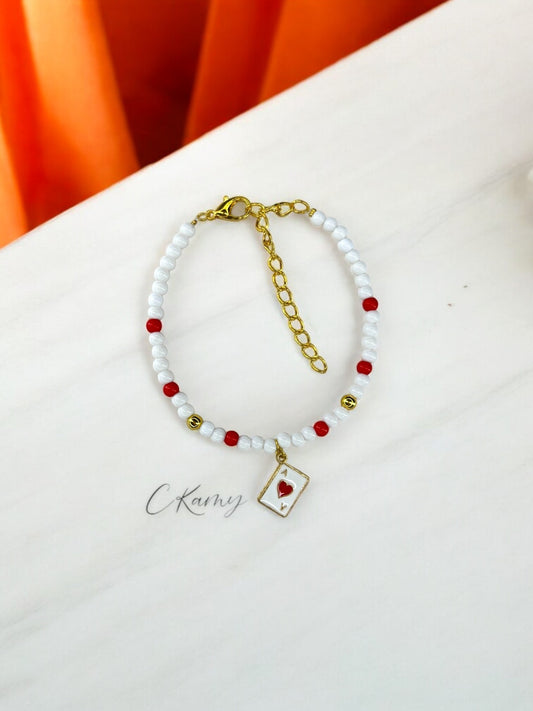 Bracelet femme perles rondes carte de jeu coeur