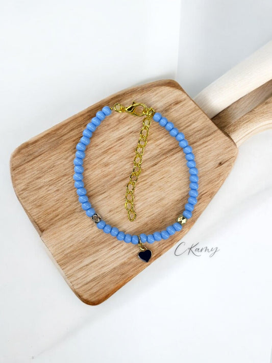 Bracelet femme perles rondes petit coeur bleu foncé