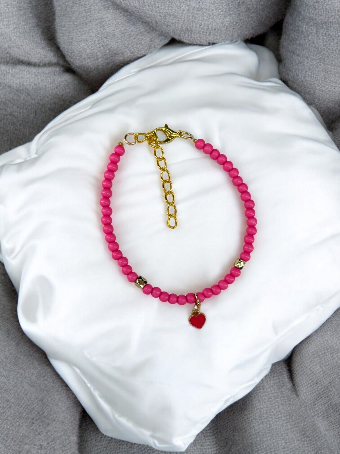 Bracelet femme perles rondes petit coeur rose