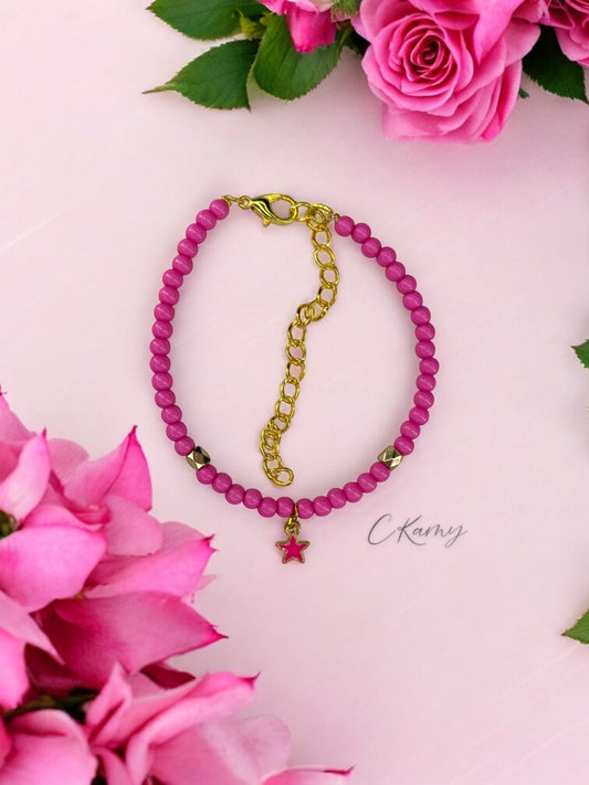 Bracelet femme perles rondes petite étoile rose foncé
