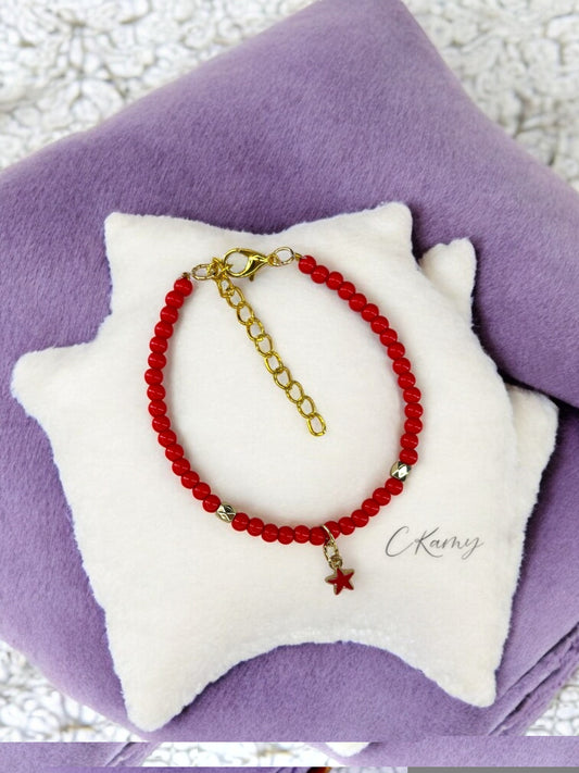 Bracelet femme perles rondes petite étoile rouge