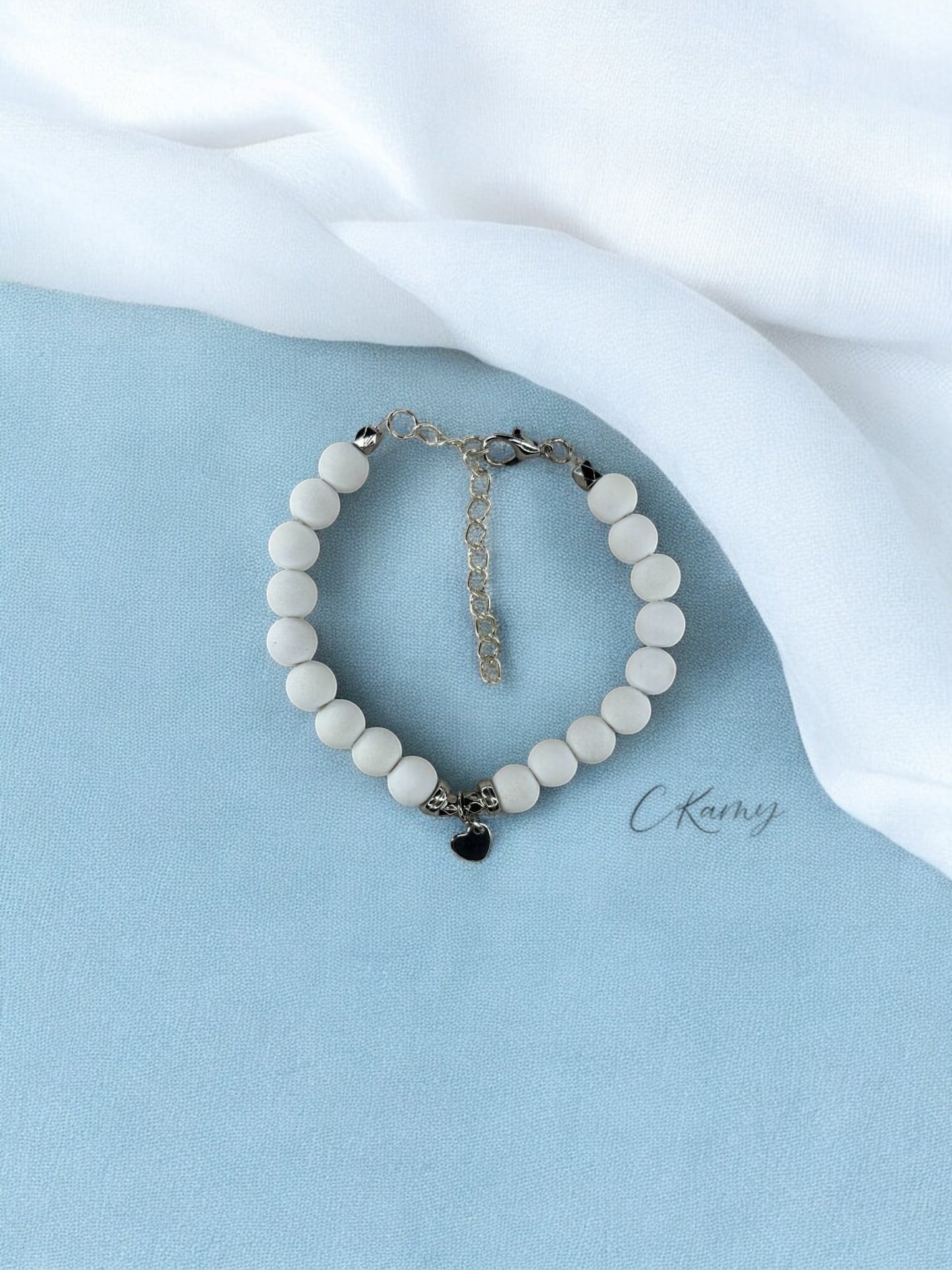Bracelet femme petit coeur argent blanc mat