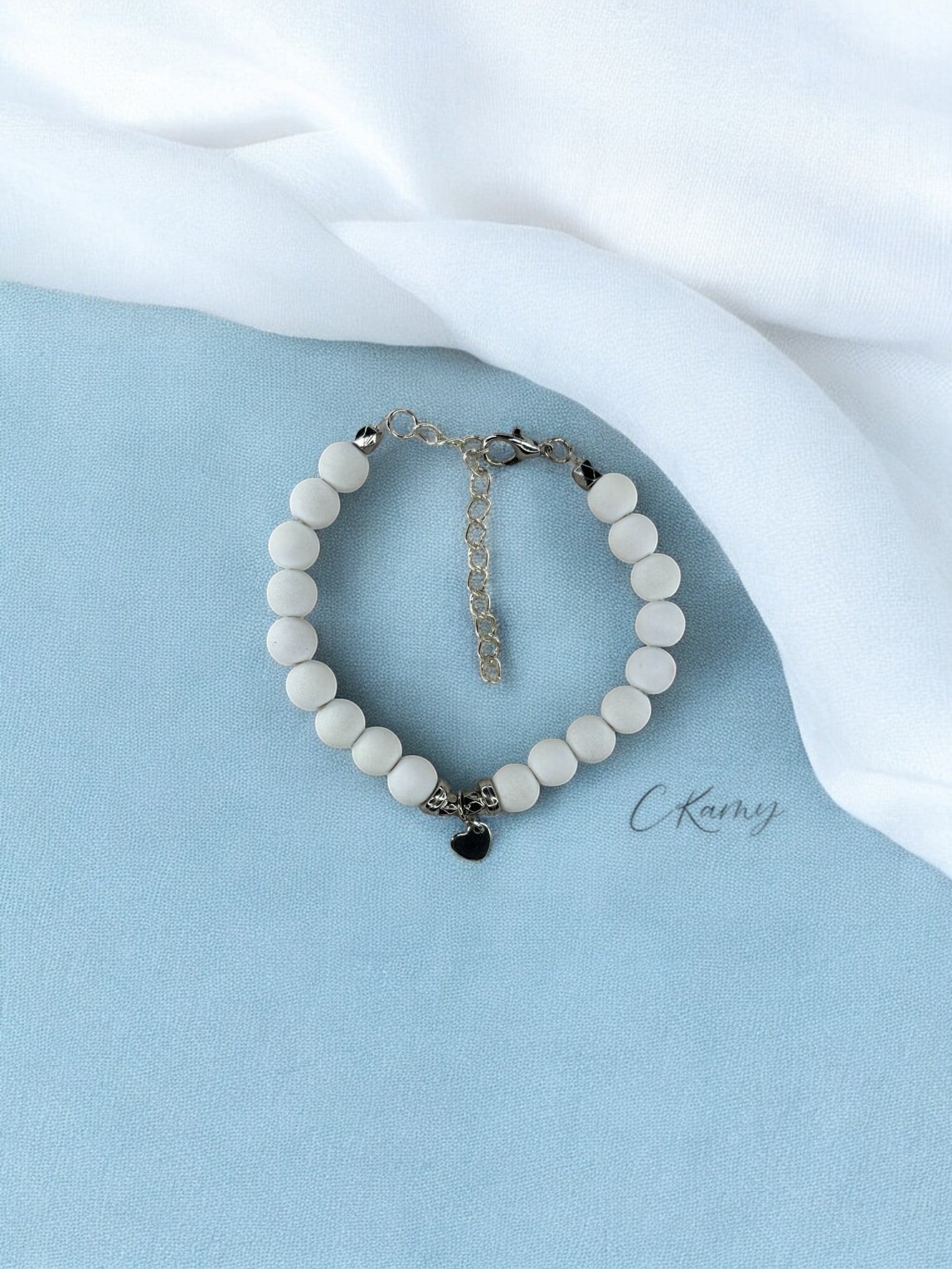 Bracelet femme petit coeur argent blanc mat