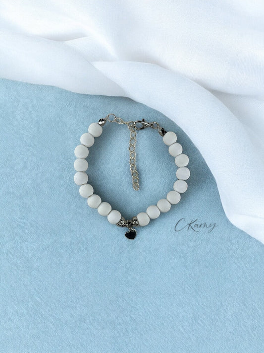 Bracelet femme petit coeur argent blanc mat