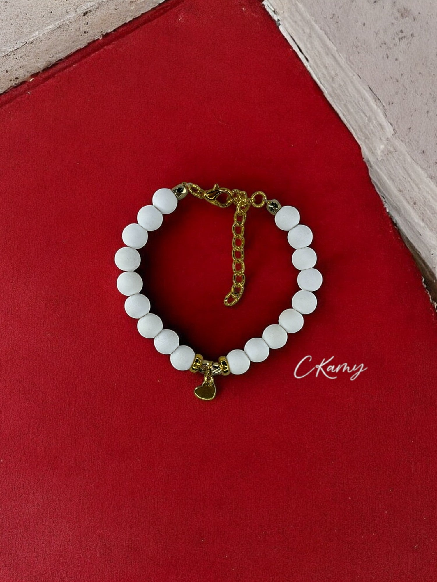 Bracelet femme petit coeur doré blanc mat
