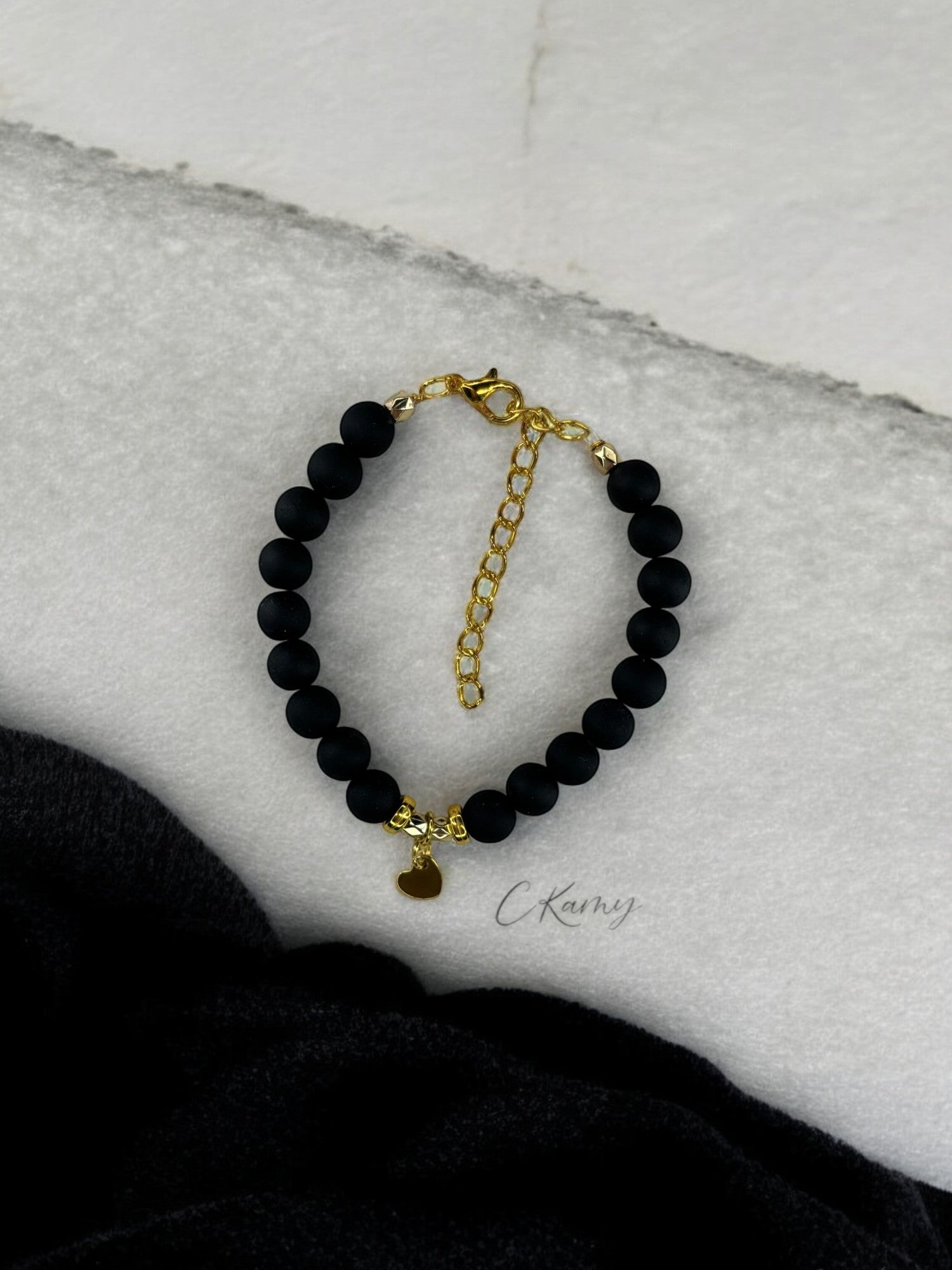 Bracelet femme petit coeur doré noir mat