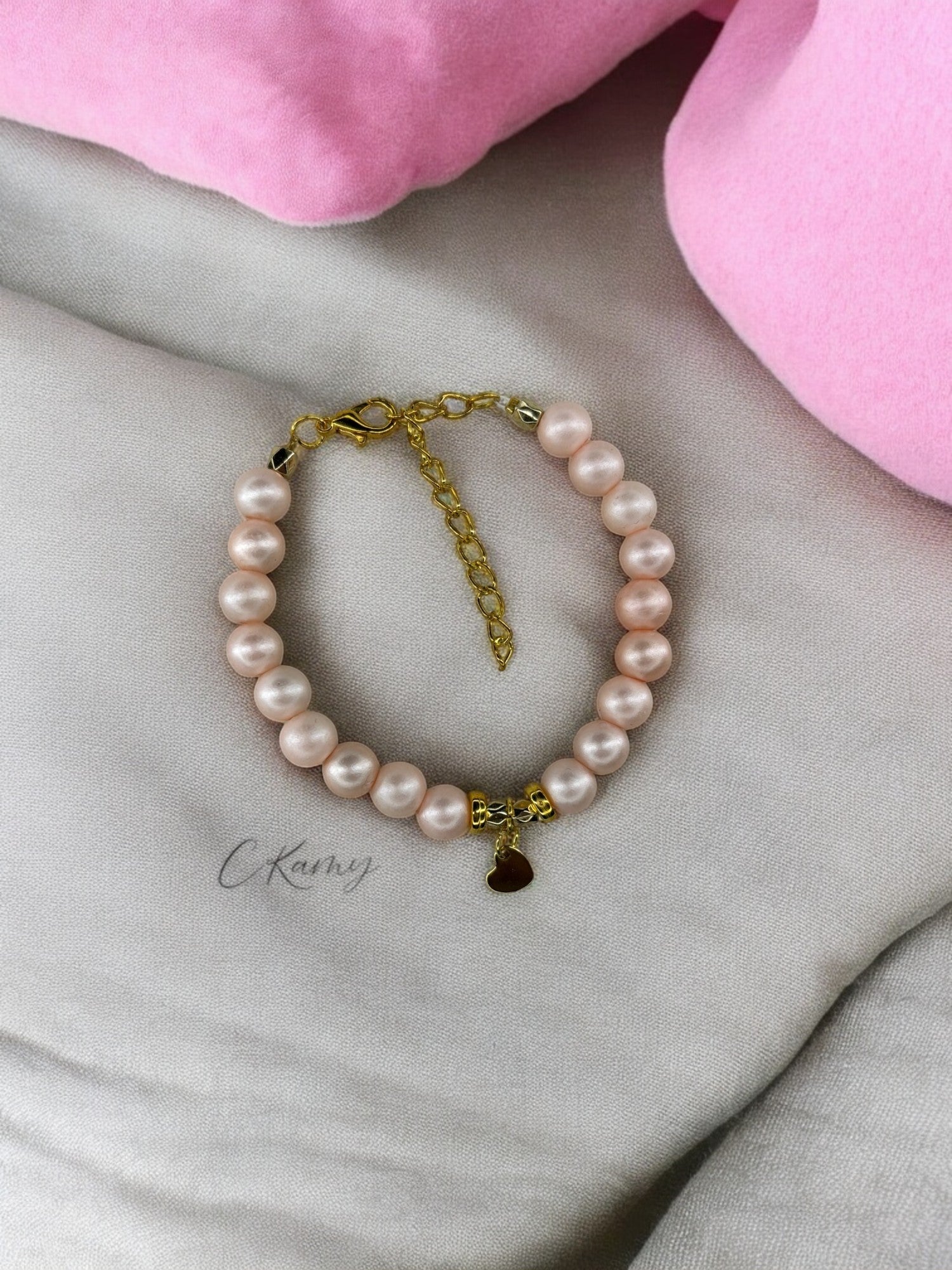 Bracelet femme petit coeur doré rose clair mat