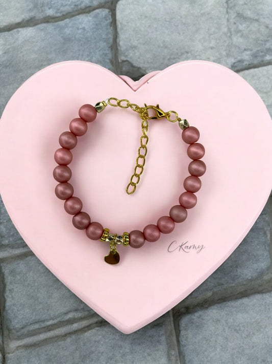 Bracelet femme petit coeur doré rose foncé mat