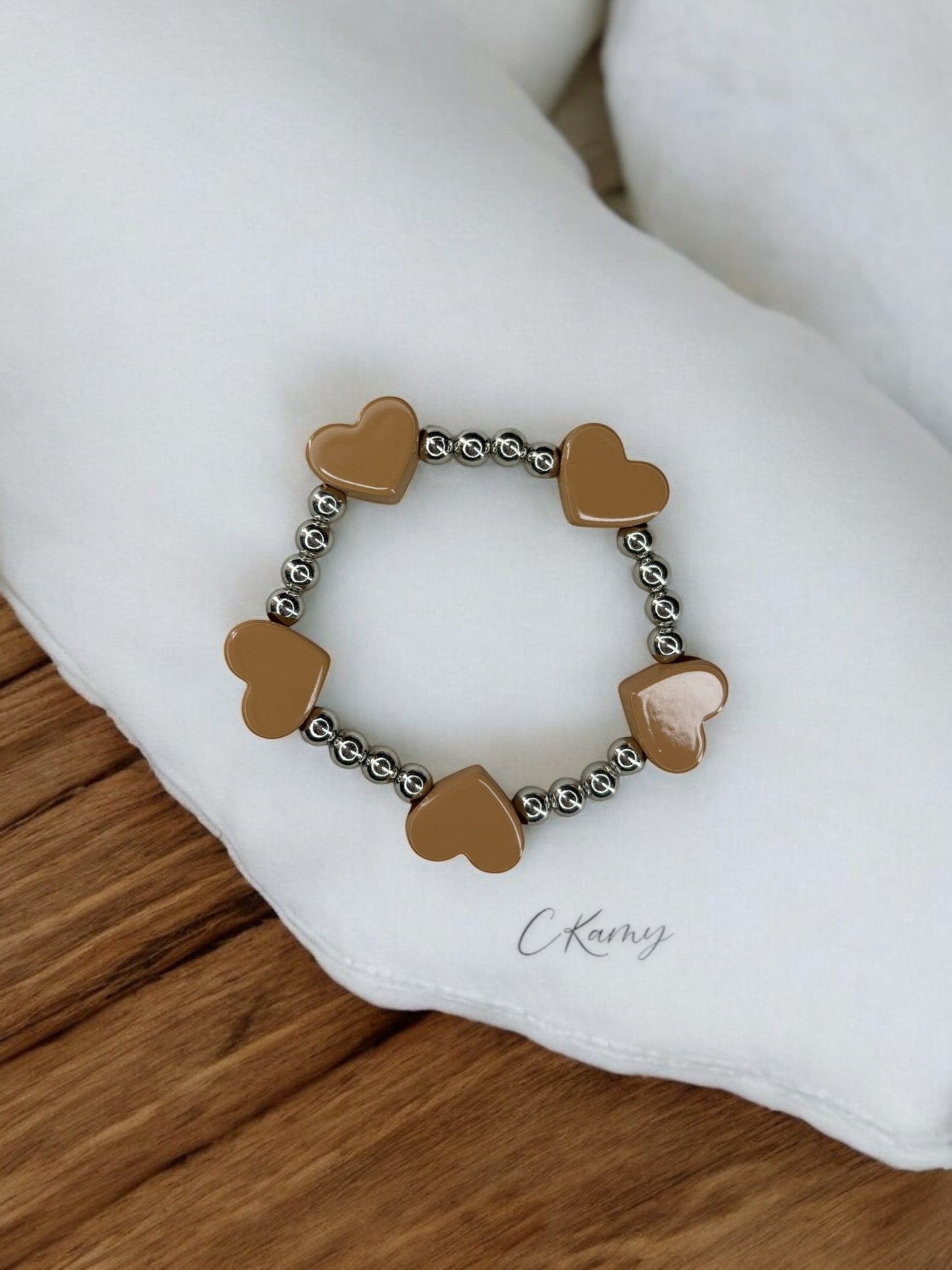 Bracelet femme tour en coeur beige