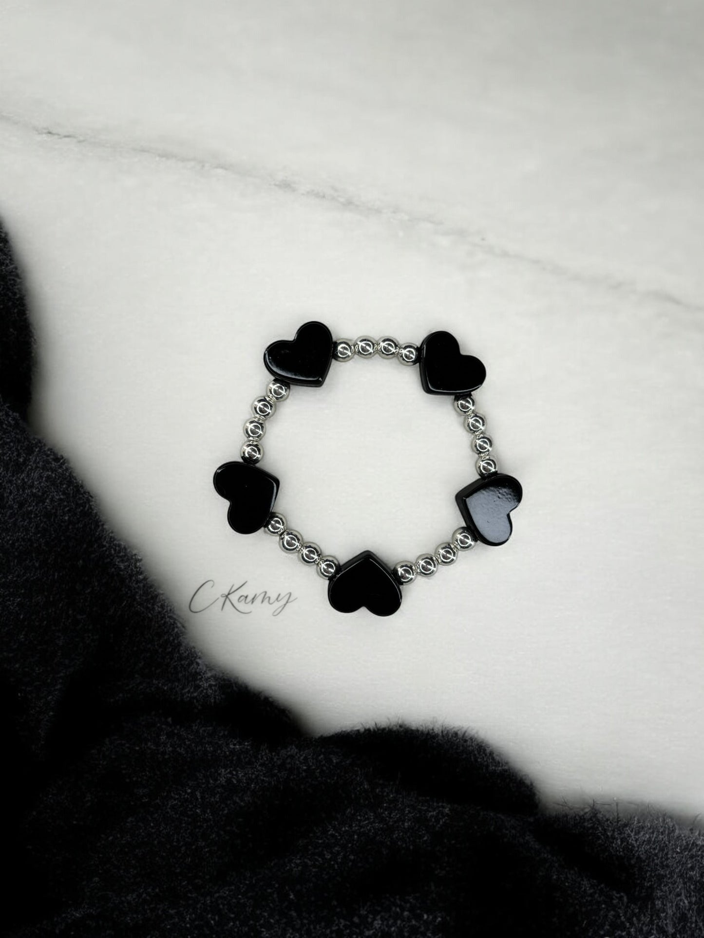 Bracelet femme tour en coeur noir