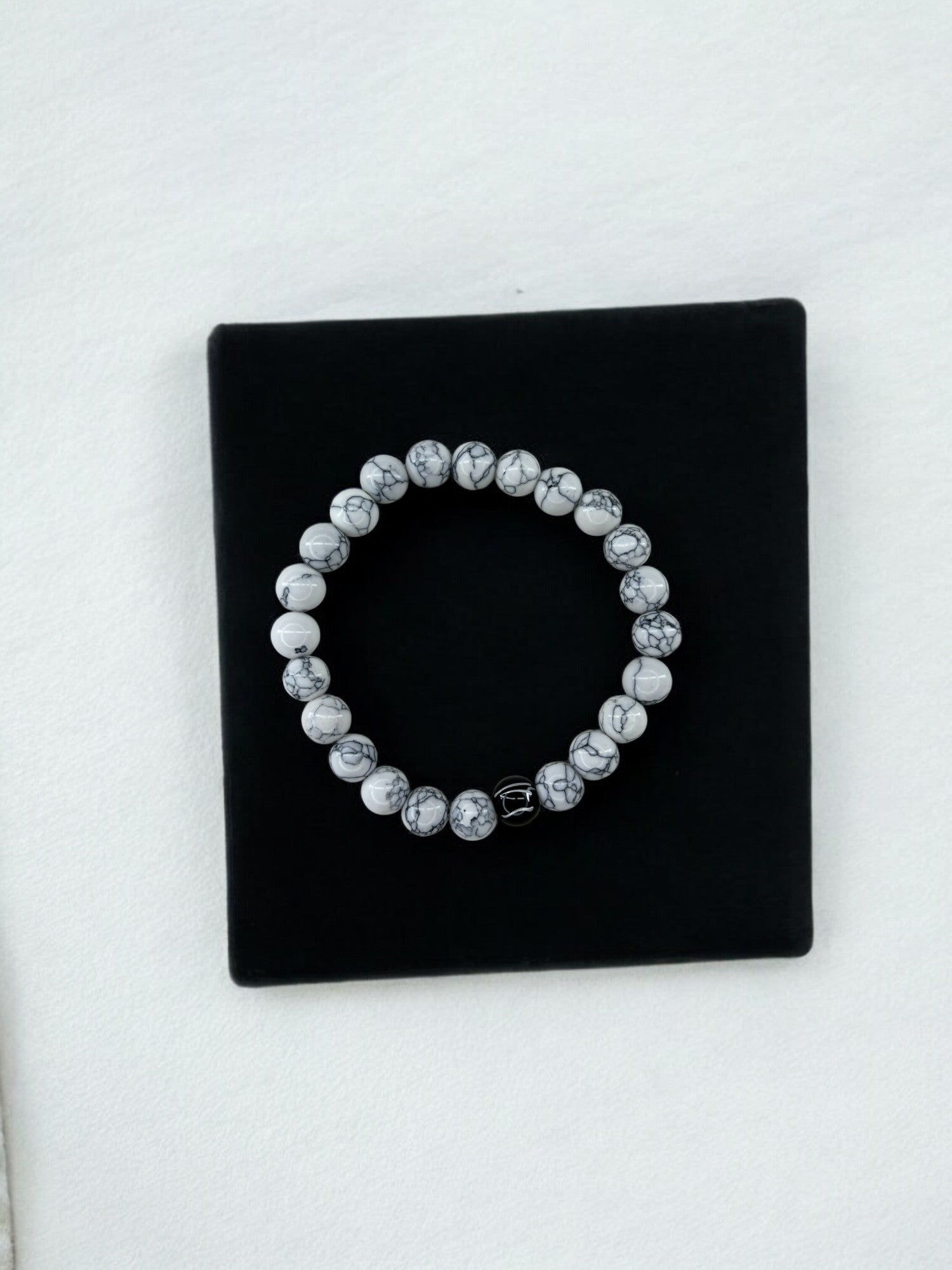 Bracelet homme bicolore blanc à traits perle noir à traits