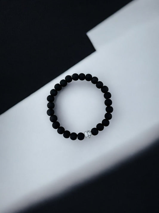 Bracelet homme bicolore noir mat perle blanc à traits