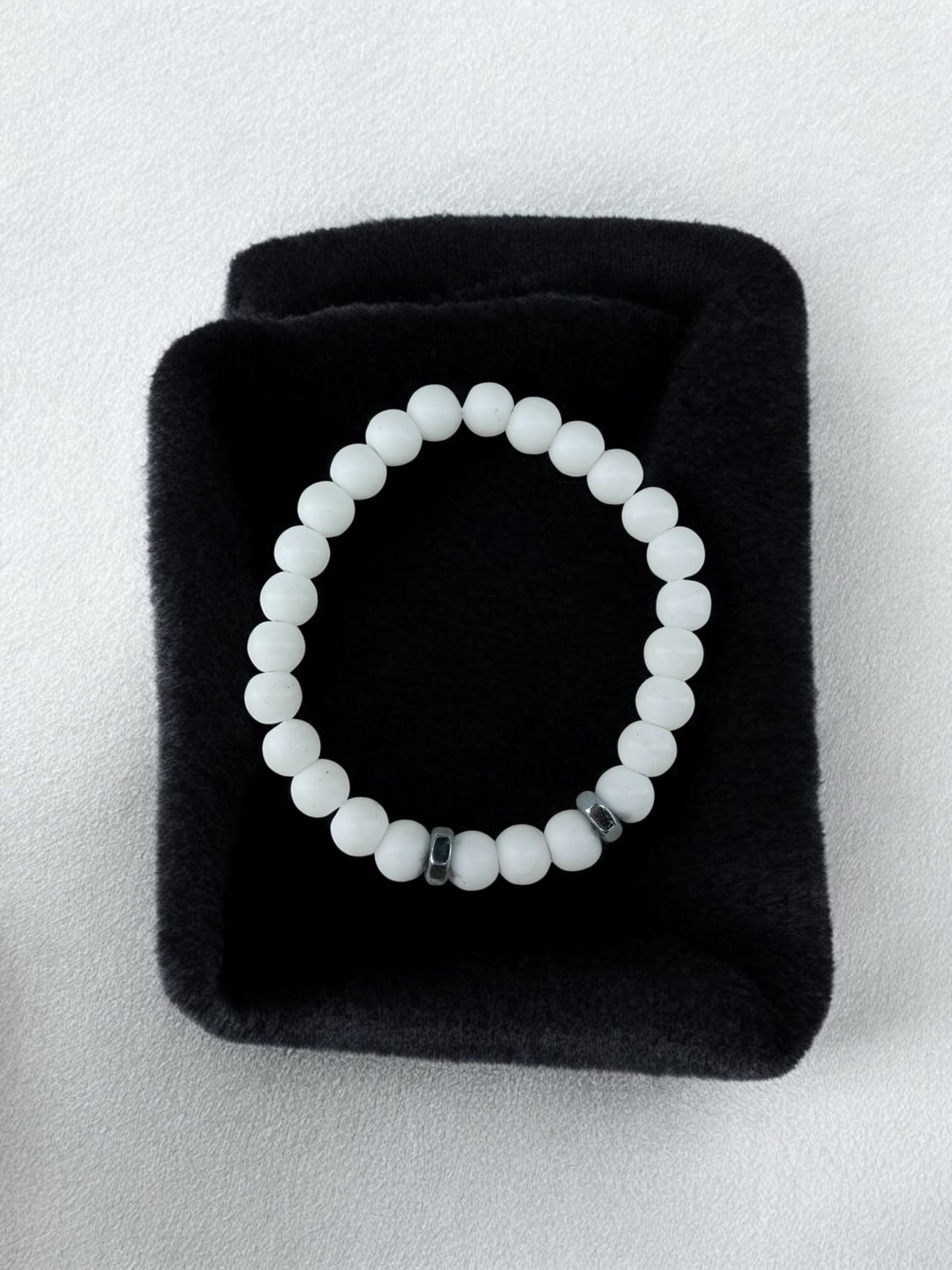 Bracelet homme deux écrous perles blanc