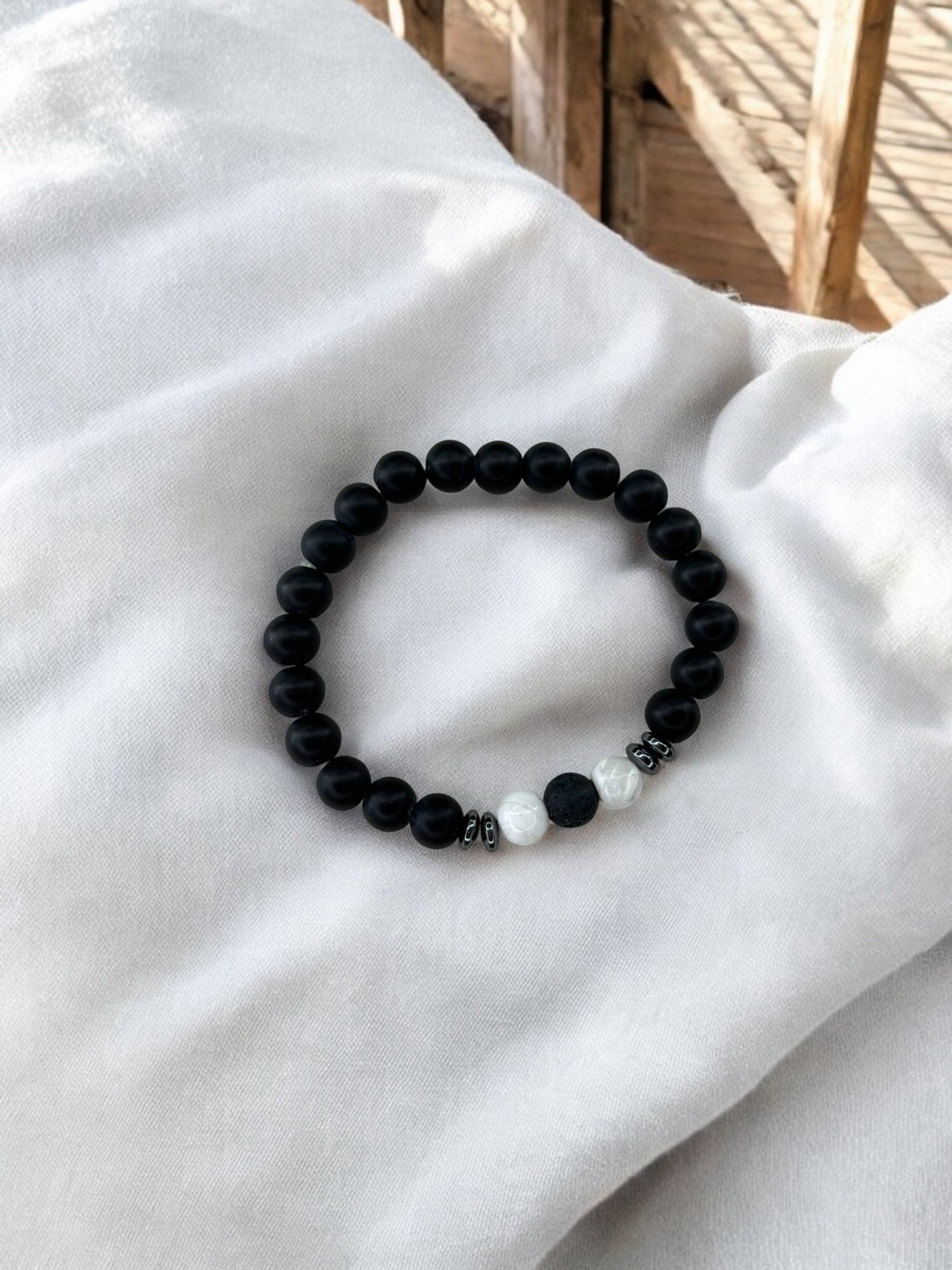 Bracelet homme intercalaires milieu deux perles blanc