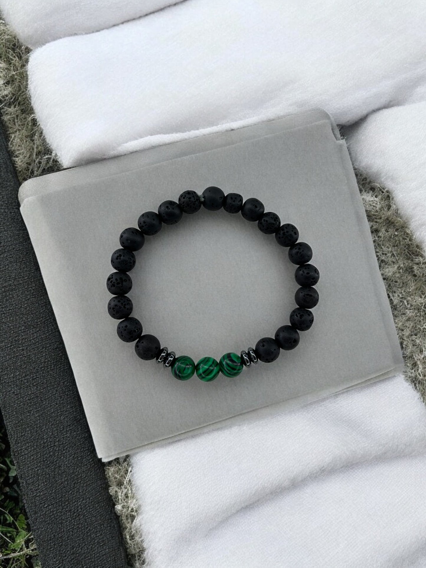 Bracelet homme intercalaires milieu trois perles vert