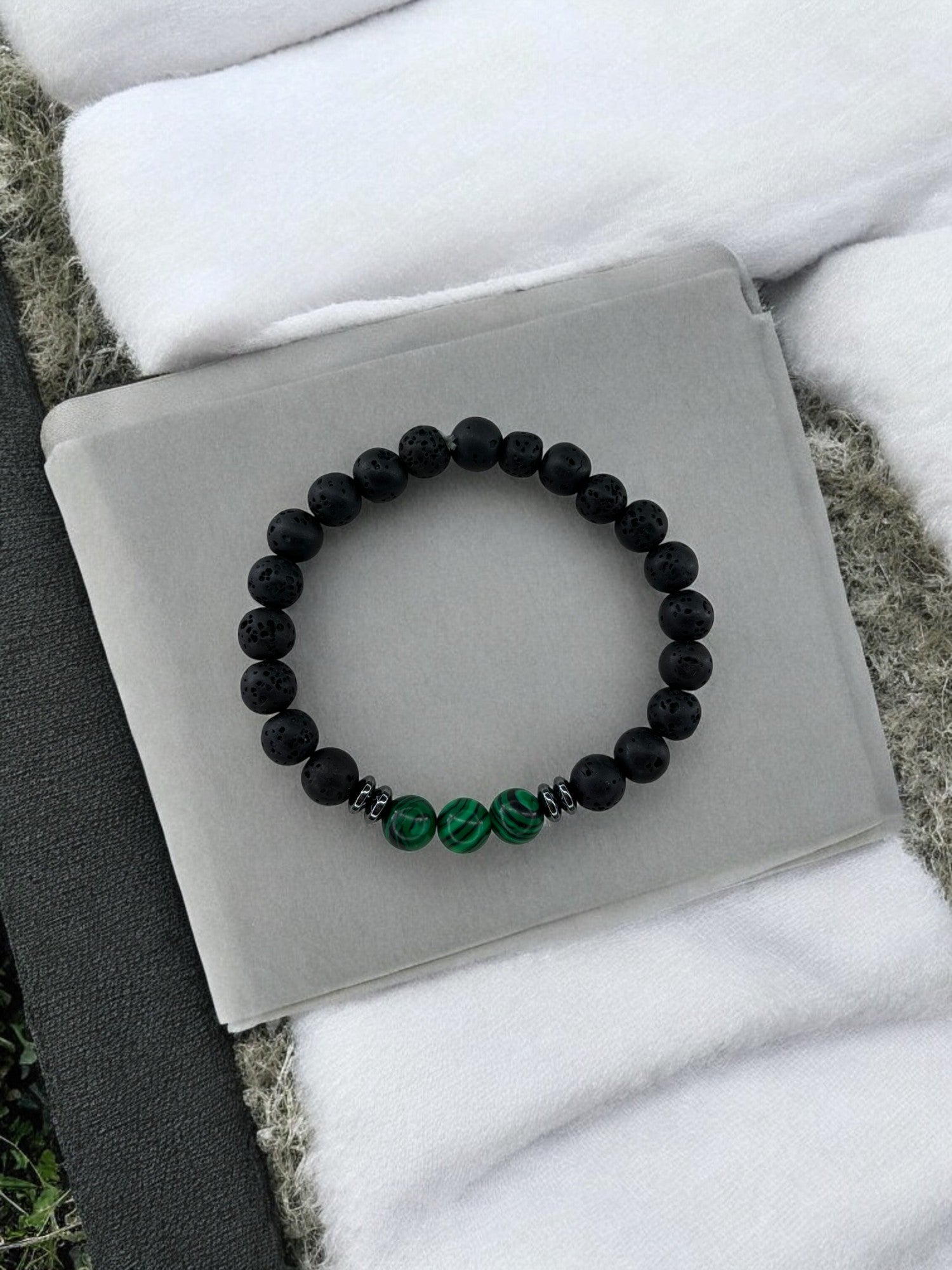 Bracelet homme intercalaires milieu trois perles vert
