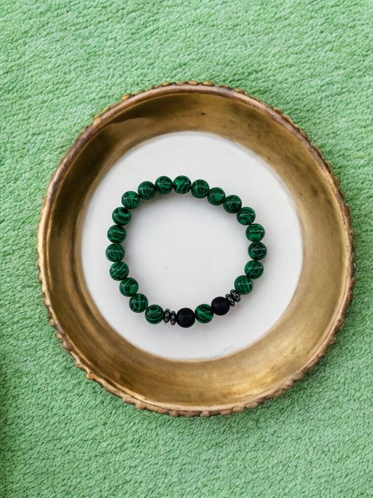 Bracelet homme intercalaires milieu une perle vert