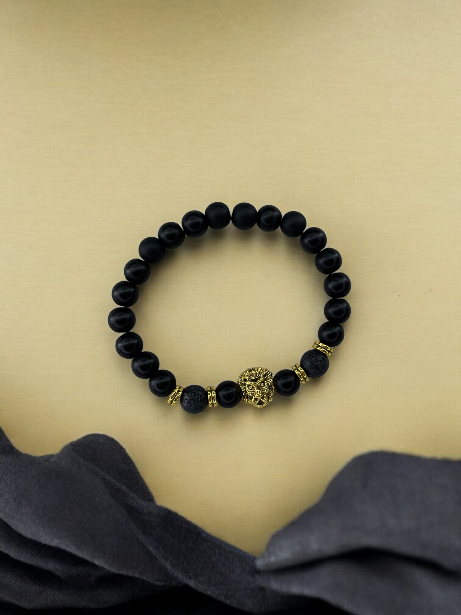 Bracelet homme lion doré noir