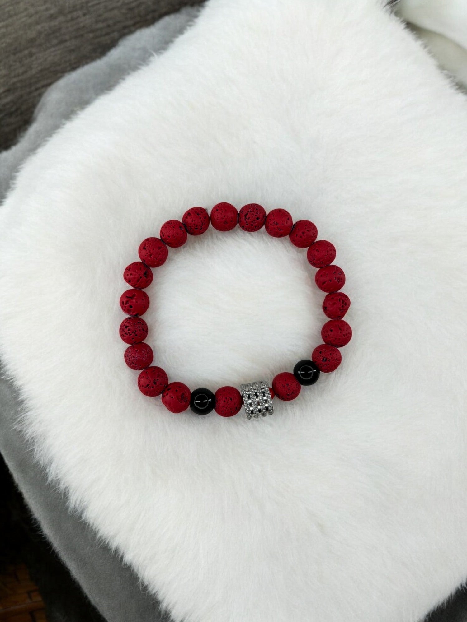 Bracelet homme milieu large perle argent volcanique rouge noir