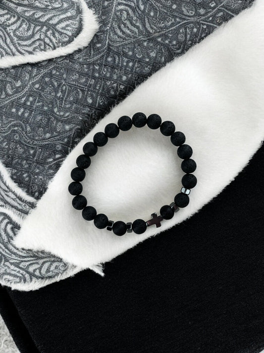 Bracelet homme petite croix noir argent perles noir volcanique