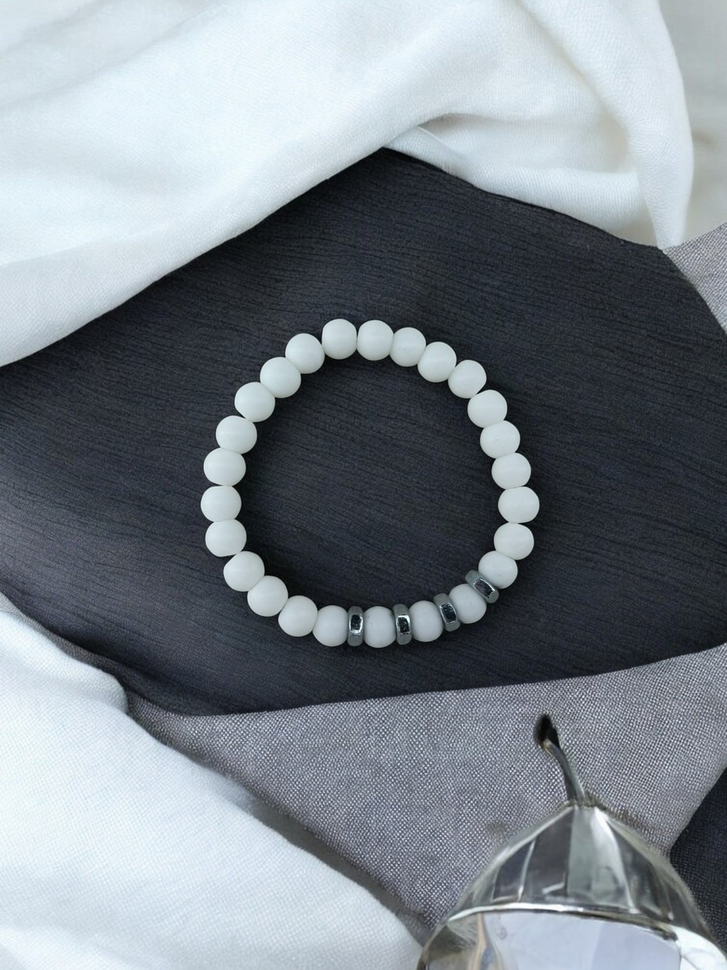 Bracelet homme quatre écrous perles blanc