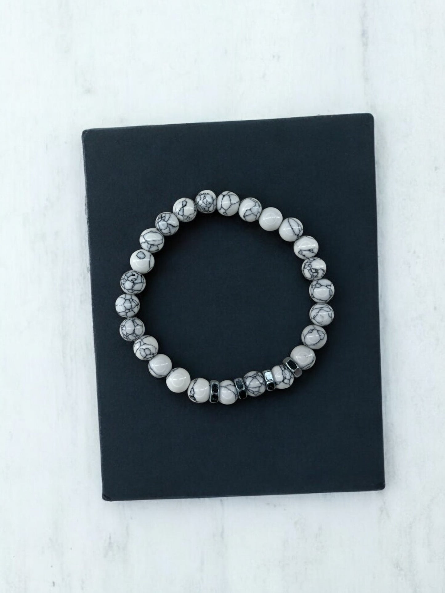 Bracelet homme quatre écrous perles blanc à traits